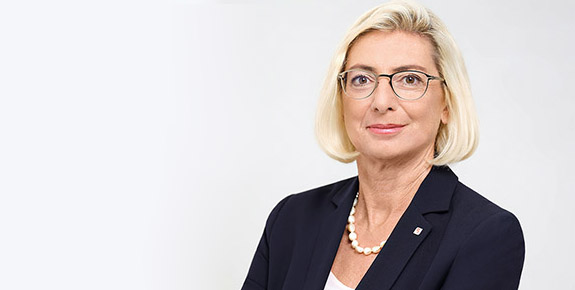 Prof. Elisabeth Stadler, General Manager (CEO), Chairwoman of the Managing Board (portrait, © Ian Ehm)