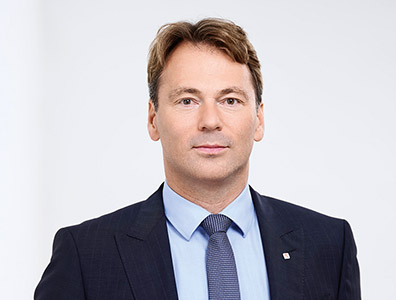 Harald Riener (portrait, © Ian Ehm) Harald Riener (portrait, © Ian Ehm)